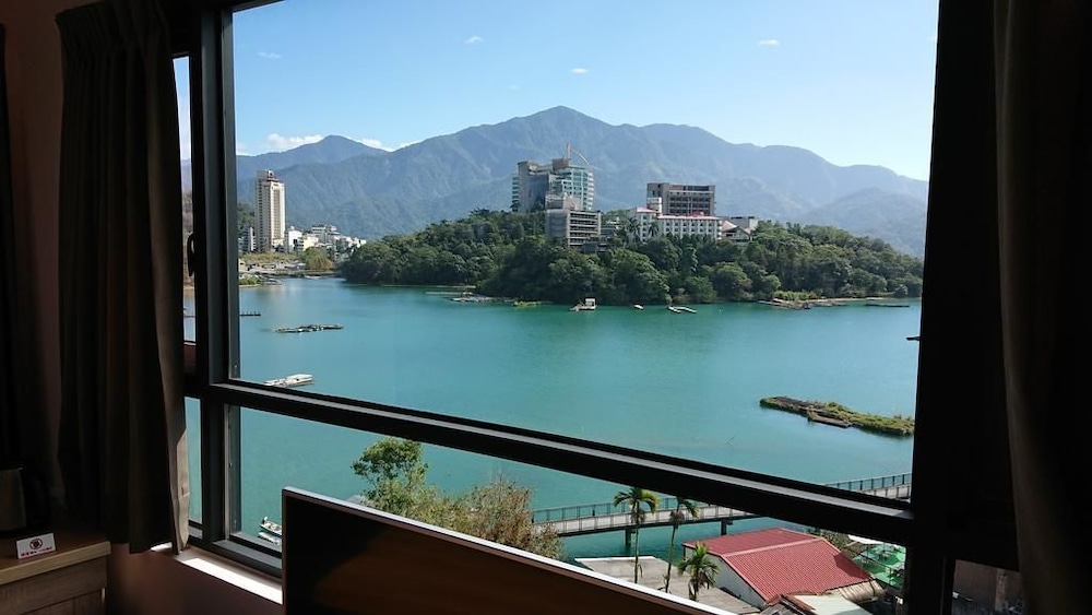 Superior Quadruple Room, 2 Double Beds, Lake View photo 2