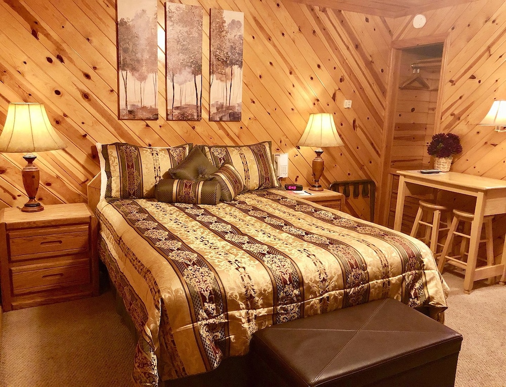 Classic Room, 1 King Bed, Non Smoking (104) photo 3
