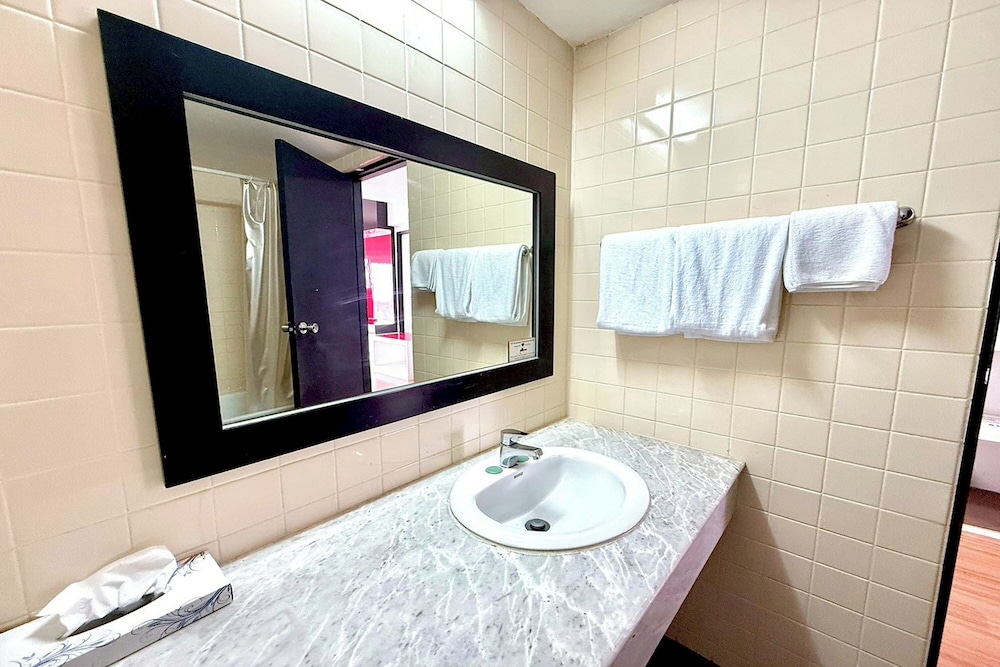Standard Twin Room - Photo 10