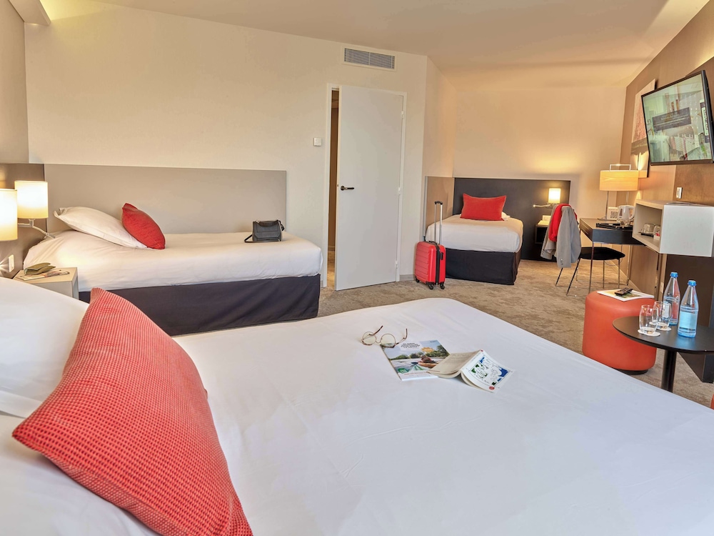 Family Room, Multiple Beds, Non Smoking, Connecting Rooms (Shower Only;Larger Room) photo 2
