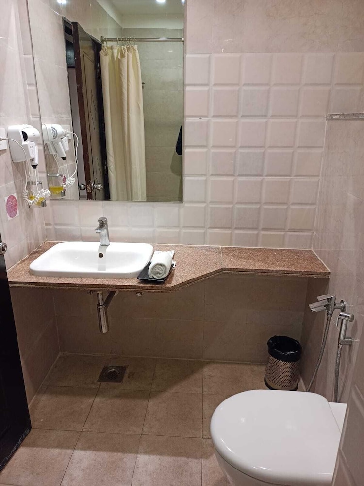 Deluxe Double or Twin Room - Photo 24