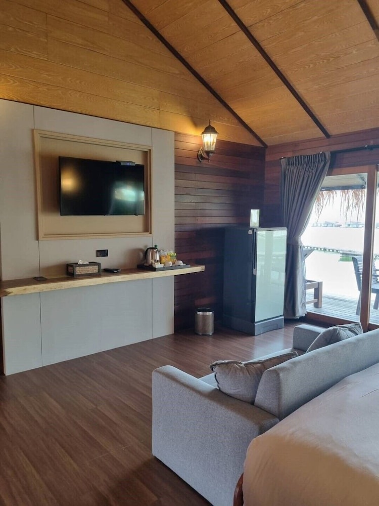 Maldives Deluxe See View - Photo 10