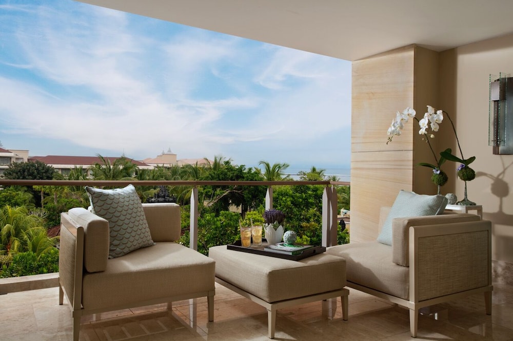 Royal Ocean Court Suite photo 2