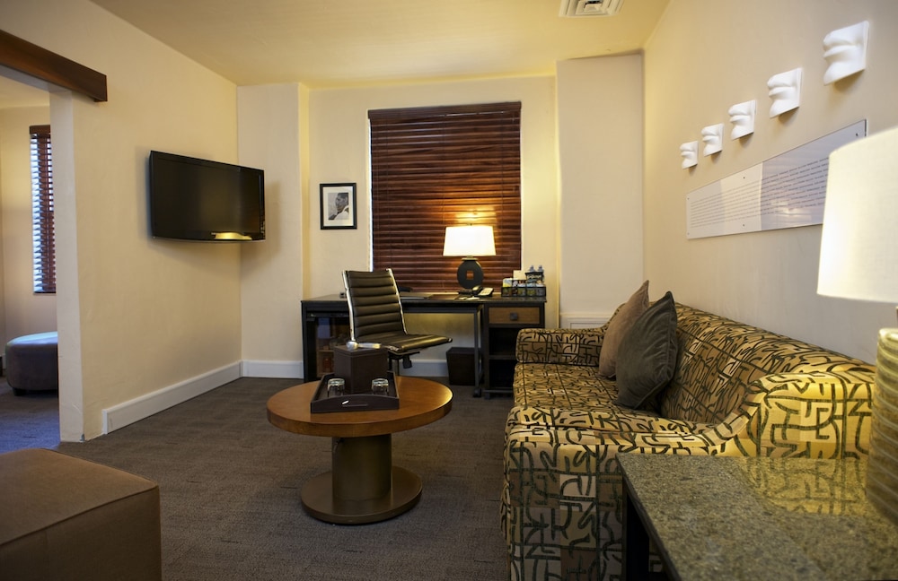 Suite, 1 Bedroom - Photo 4