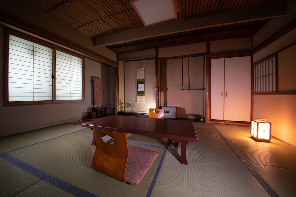 Standard Japanese Style Room for 4-6 Guests, No private bathroom, Non Smoking photo 1