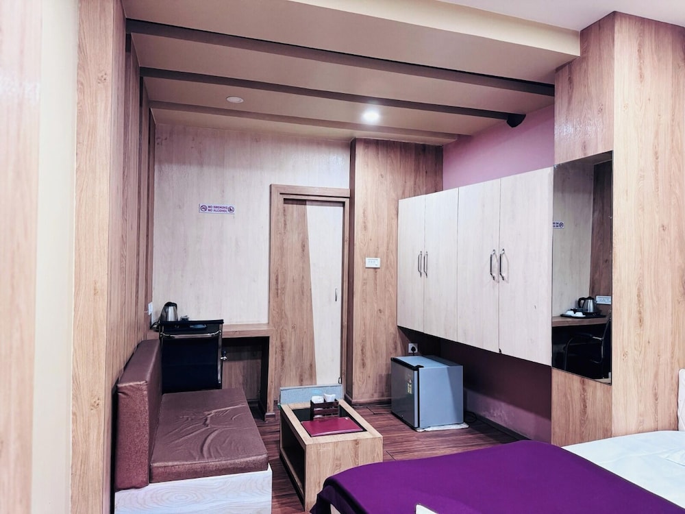 Classic Triple Room, City View photo 3