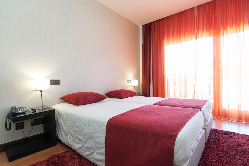 Standard Double or Twin Room - Photo 7