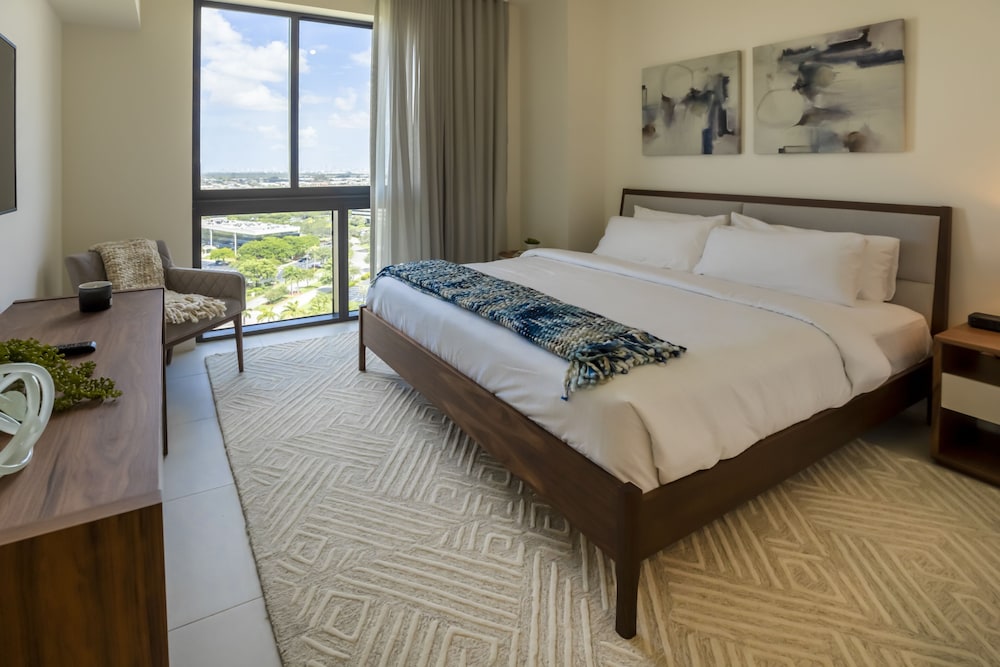 Suite, 1 Queen Bed, Golf View (Deluxe One Bedroom Golf View) photo 1