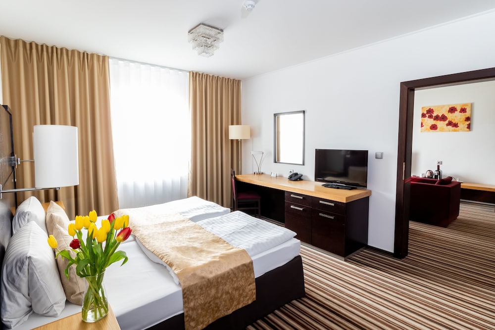 Business Suite - Photo 1