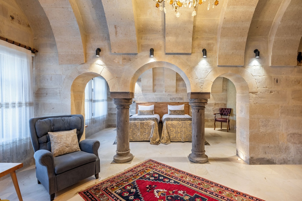 Deluxe Suite - Photo 3