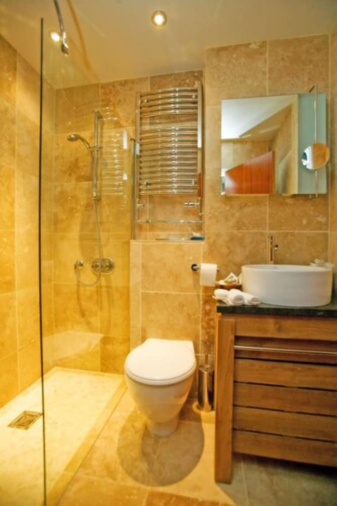 Standard Double or Twin Room - Photo 6
