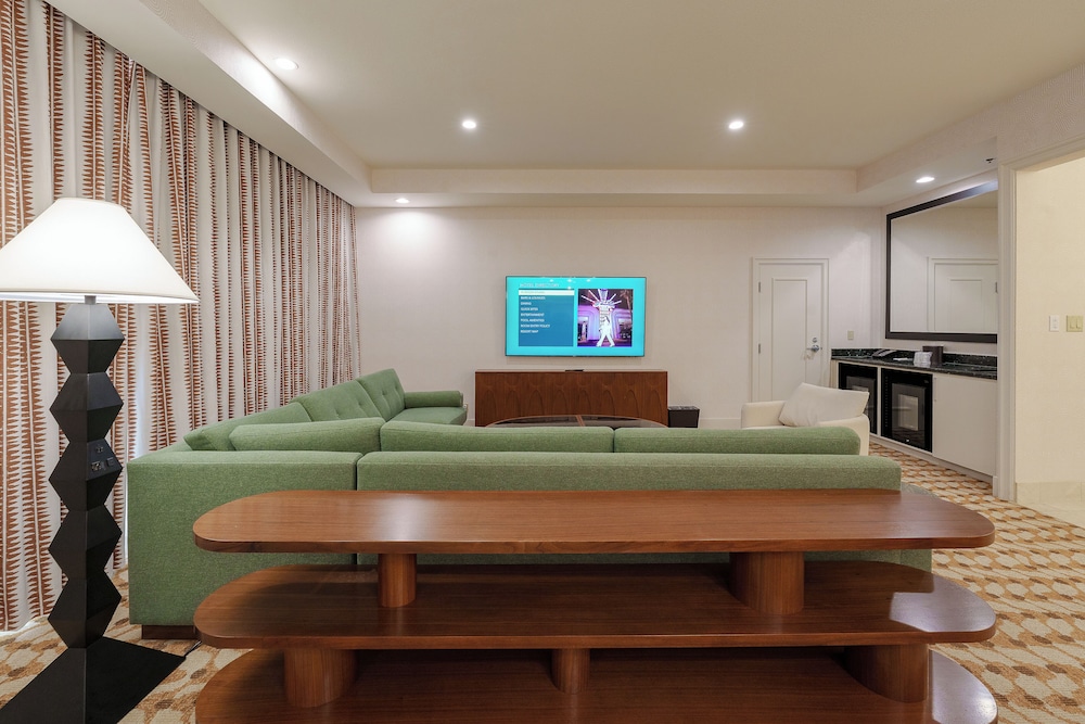 Premier Suite, 1 King Bed - Photo 5