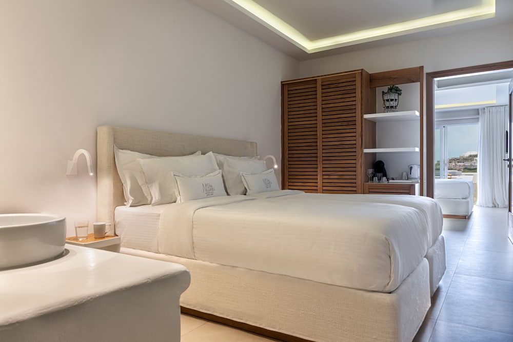 Executive Suite, Jetted Tub, Sea View with Private pool - Photo 3