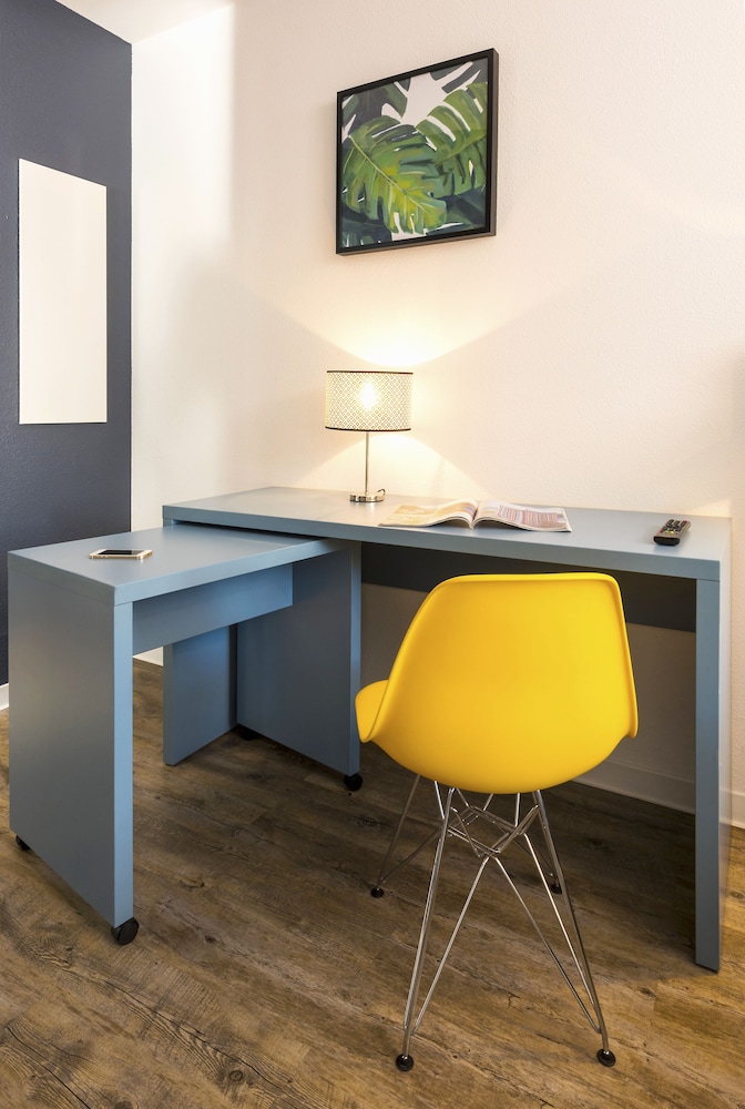 Business Studio - Photo 3