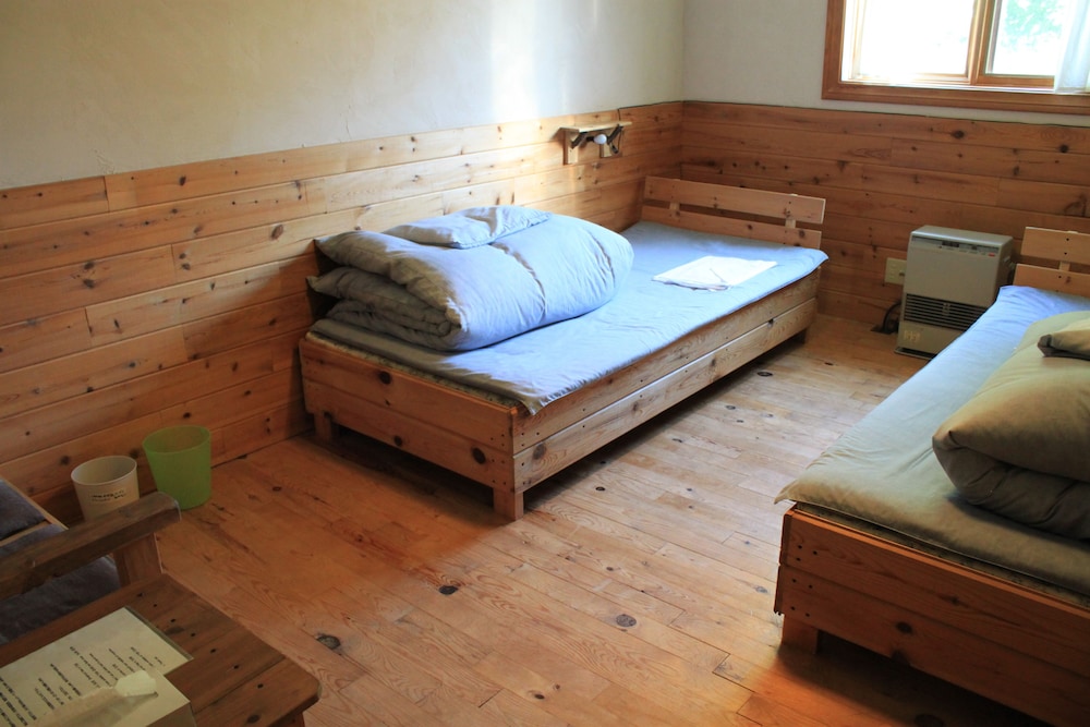 Standard Twin Room, 2 Twin Beds, Non Smoking, Shared Bathroom photo 1