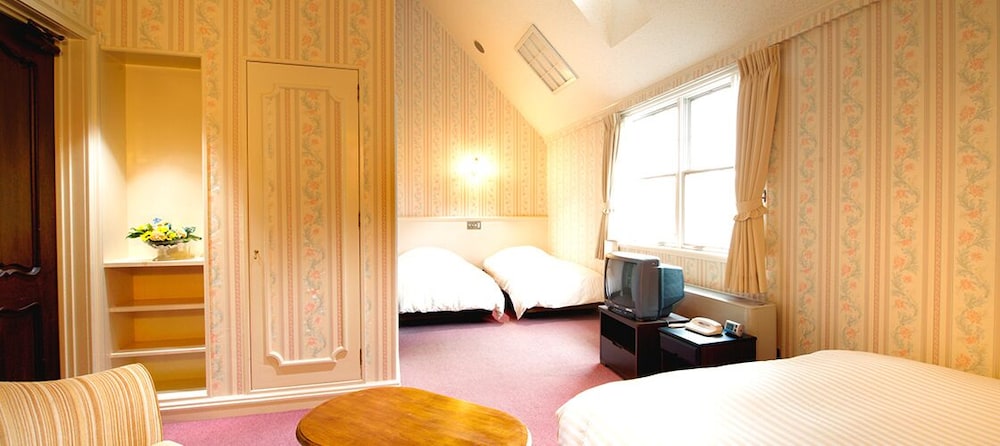 Western Room photo 2
