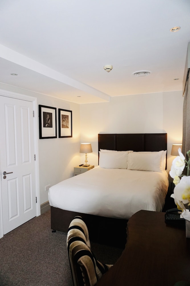 Family Room, 2 Bedrooms photo 1