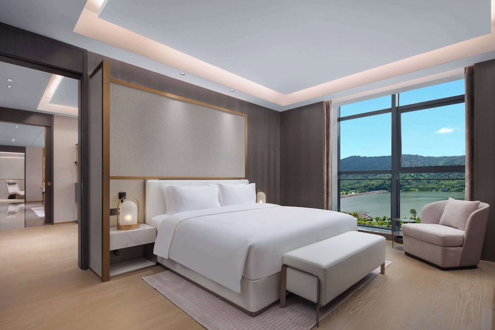 Suite (Chairman) photo 1