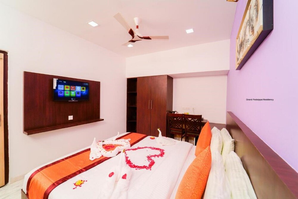 Premium with Balcony - Photo 10