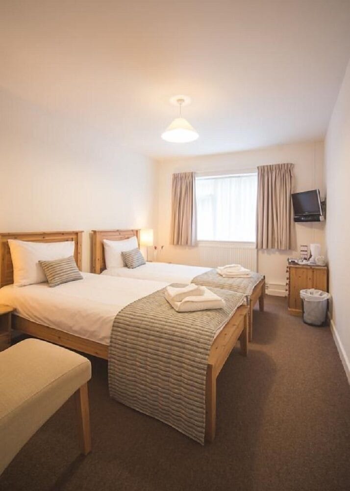 Standard Twin Room - Photo 4