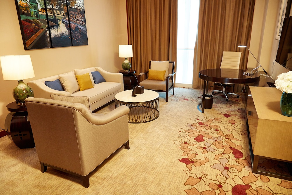 Business Suite photo 3