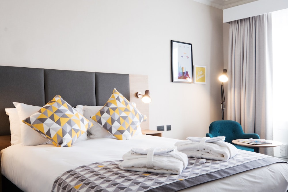 Suite, 1 Queen Bed (Minibar) - Photo 5