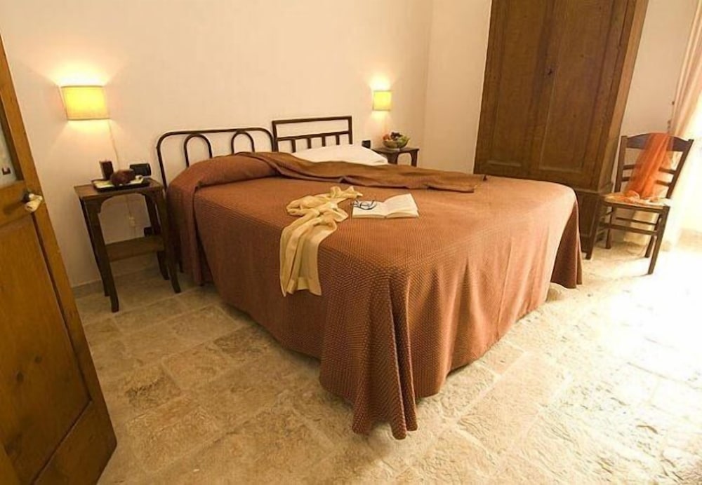 Classic Double Room Single Occupancy with Shower photo 3