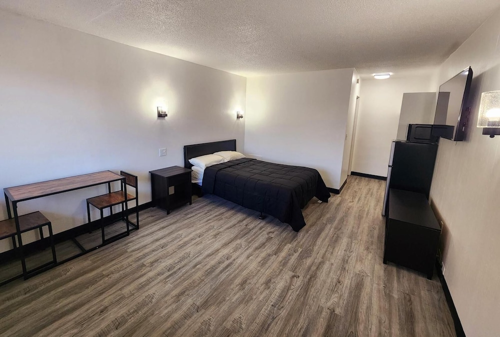 Deluxe Single Room, 1 Queen Bed photo 1