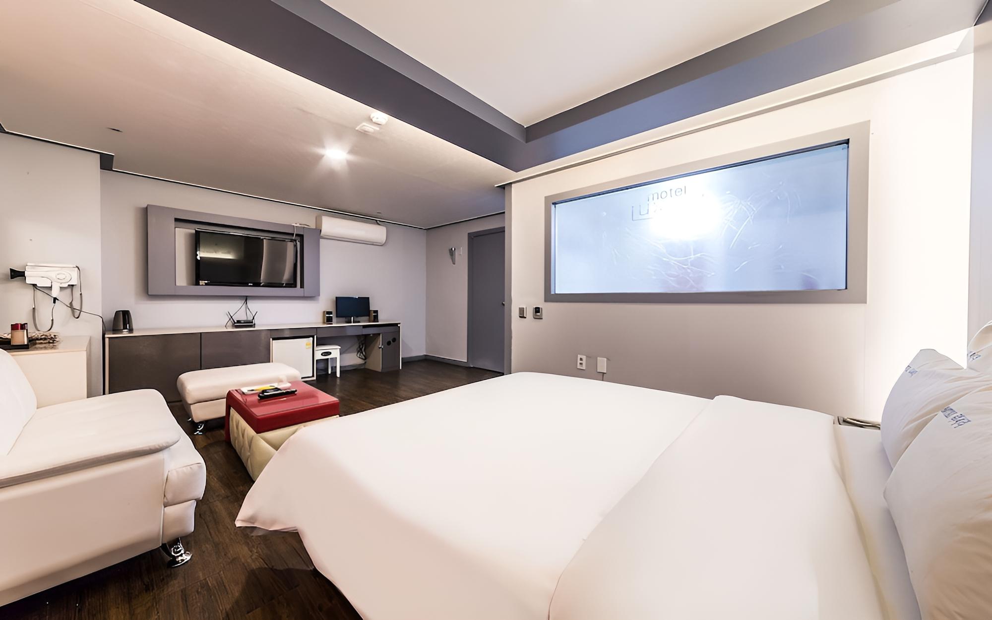 Room (Premium Suite) photo 3
