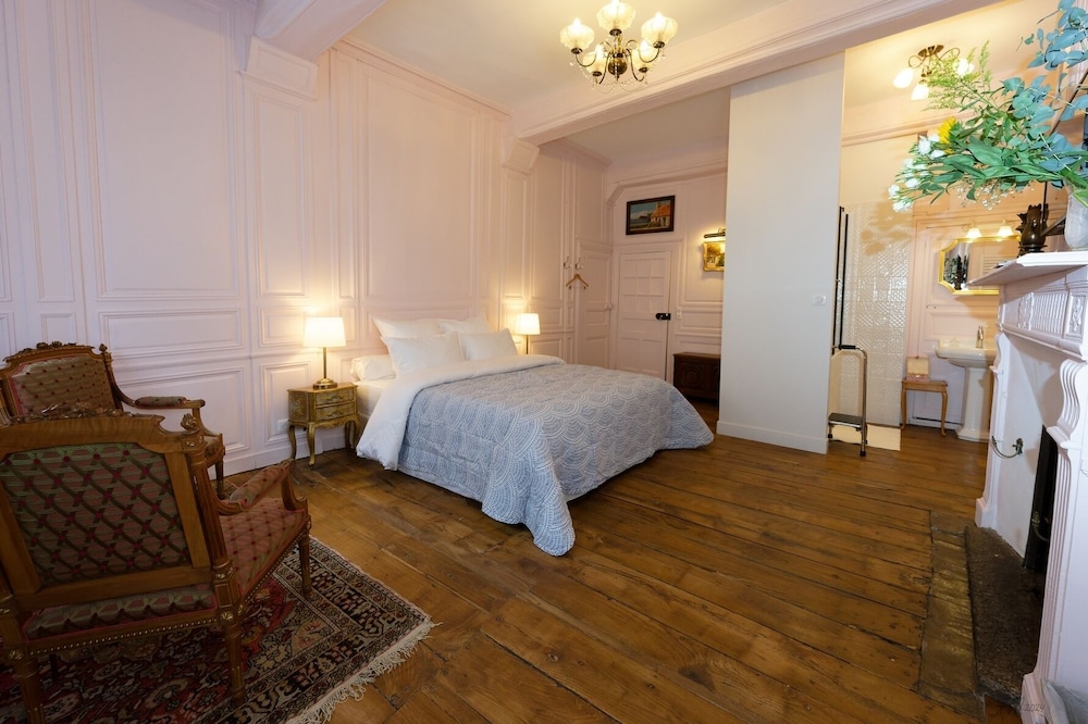Luxury Double Room, 1 Queen Bed, Courtyard View
