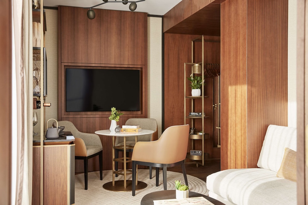 Suite, Terrace, Corner