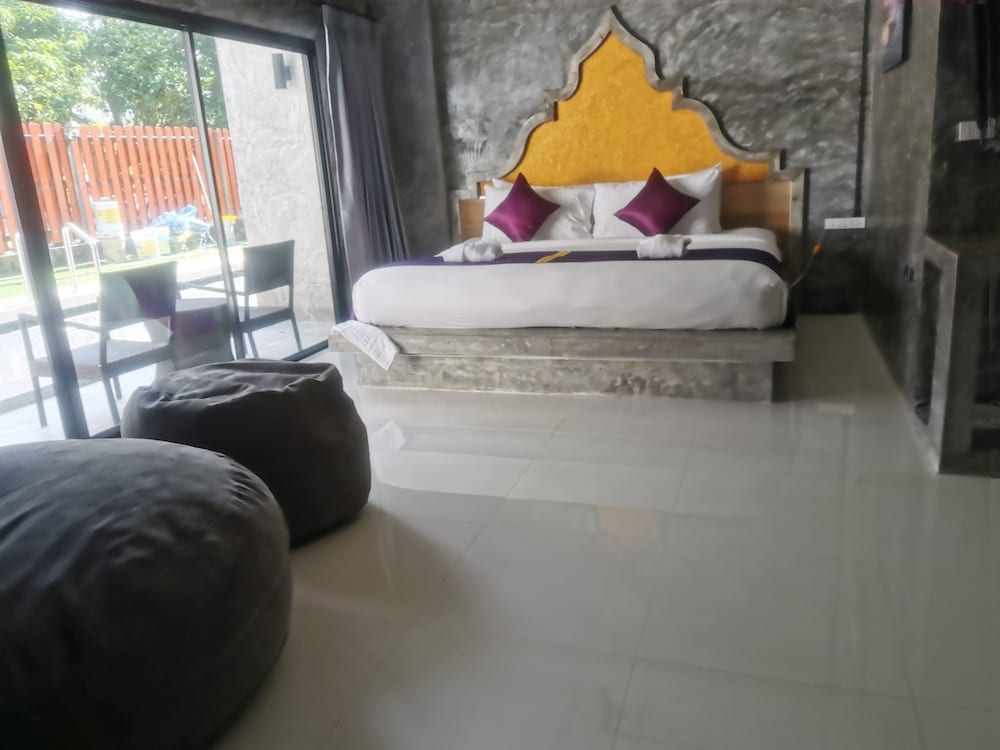 Grand Double Room, 1 Bedroom, Pool View photo 1
