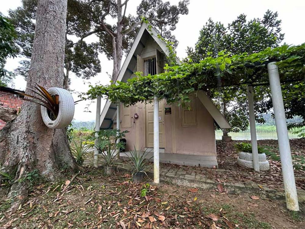 Classic Chalet, Private Bathroom, River View photo 3