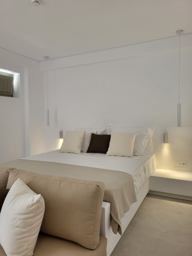 Standard Triple Room, 1 Queen Bed with Sofa bed, Lanai, Sea View photo 2