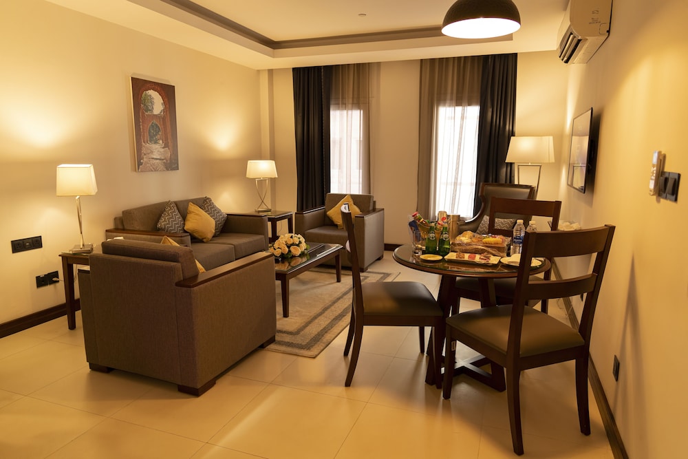 Suite, Multiple Beds - Photo 6