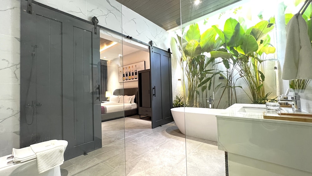 Luxury Villa, 4 Bedrooms - Photo 7