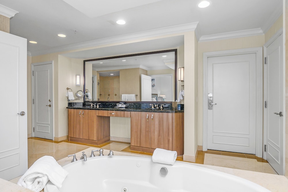 Penthouse, Multiple Beds - Photo 12