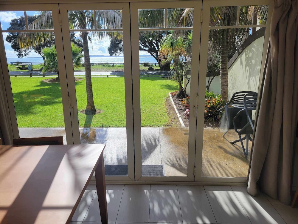 One Bedroom Pacific Suite - Photo 4