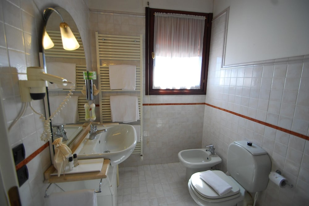 Standard Double Room - Photo 3