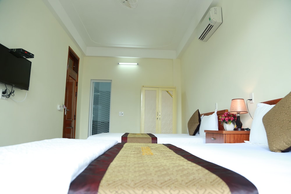Basic Twin Room, 2 Queen Beds photo 2
