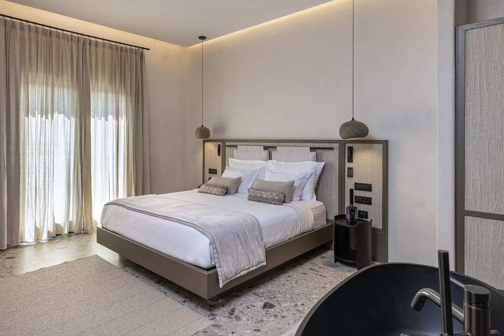 EPIC Junior Suite with Jacuzzi and Garden View - Photo 4