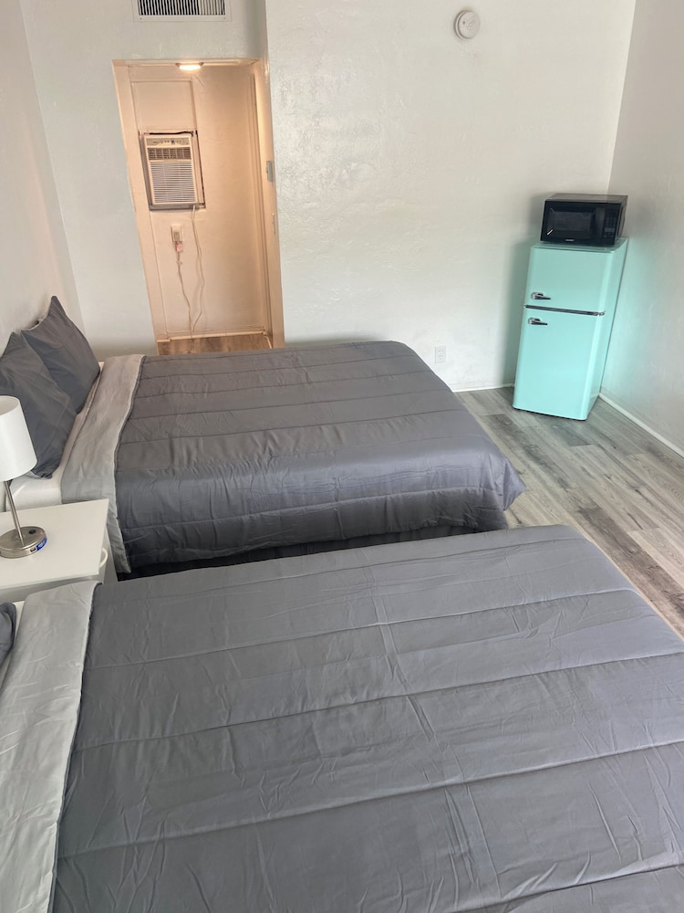 Signature Studio Suite, Multiple Beds, Courtyard View photo 2