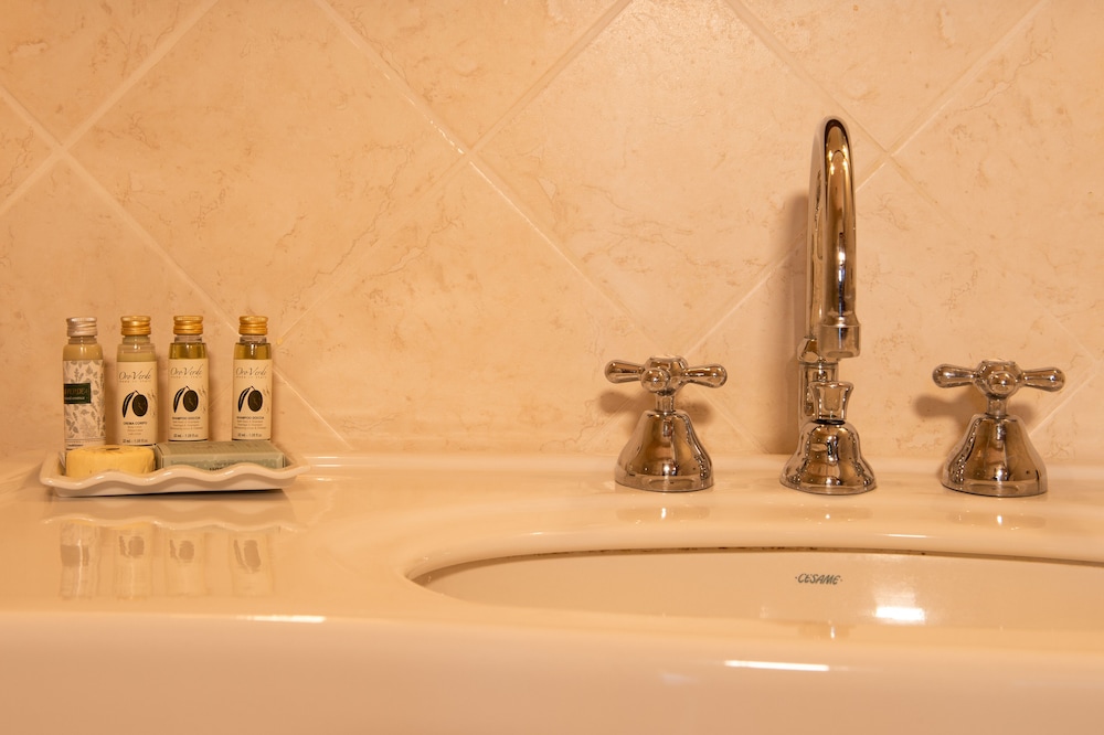 Suite - Photo 22