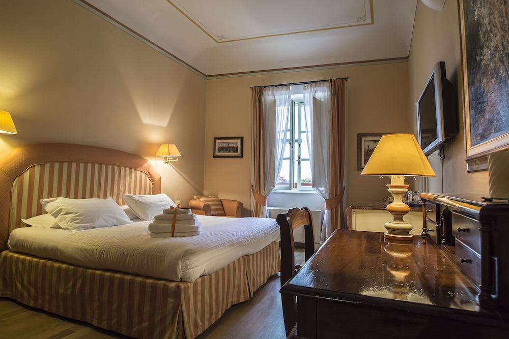 Classic Double or Twin Room photo 3