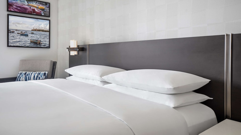 Room, 1 King Bed, Accessible, Balcony (Shower) - Photo 4