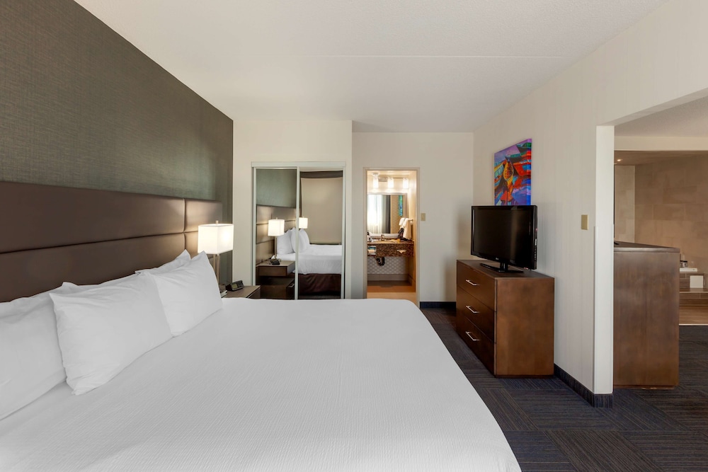 Suite, 1 King Bed, Non Smoking, Jetted Tub (Separate Living Room)