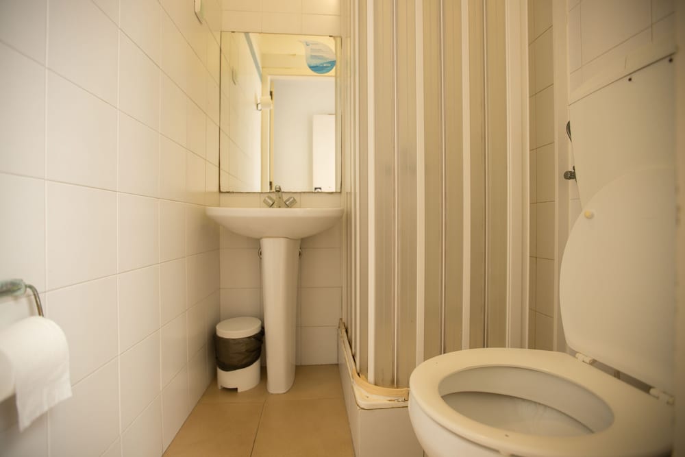 Standard Twin Room, 2 Twin Beds, Private Bathroom photo 3