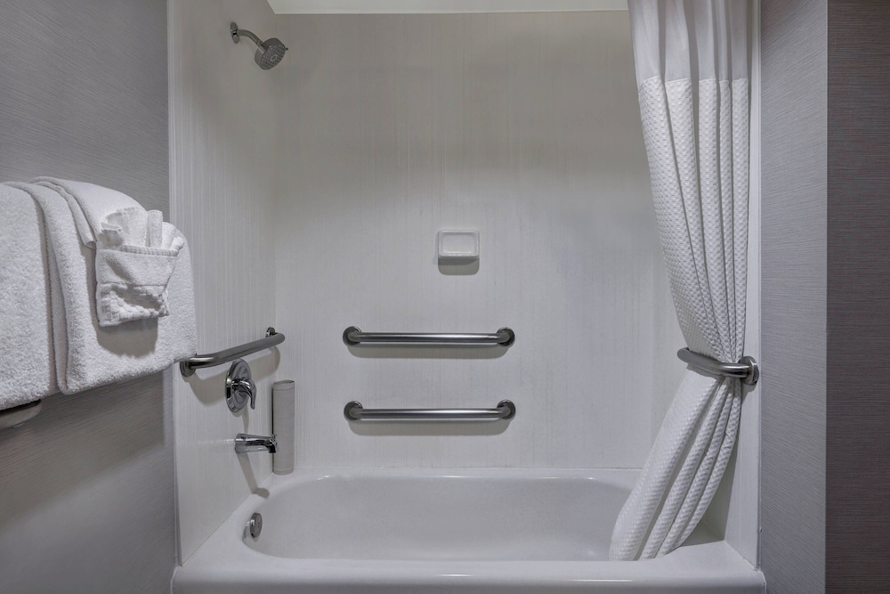 Room, 1 King Bed with Sofa bed (Mobility Accessible, Tub) - Photo 4