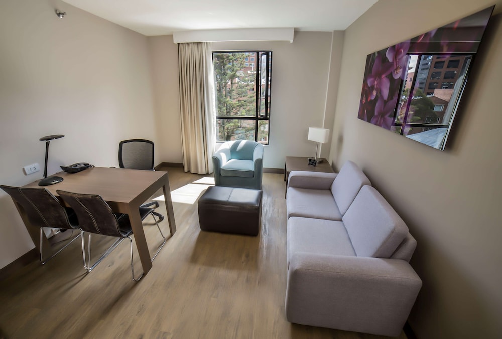 Suite, One King Bed, Non-Smoking - Photo 13