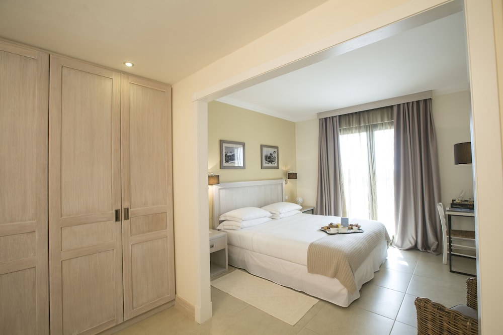 Junior Double Room, 1 Bedroom, Balcony, Partial Sea View